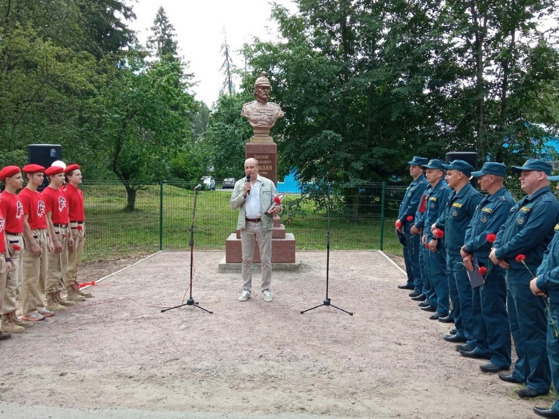 Бюст основателю Сиверского пожарного общества Дмитрию Бородину - гп.  Сиверский, Белогорское ш. 14 на портале ВДПО.РФ